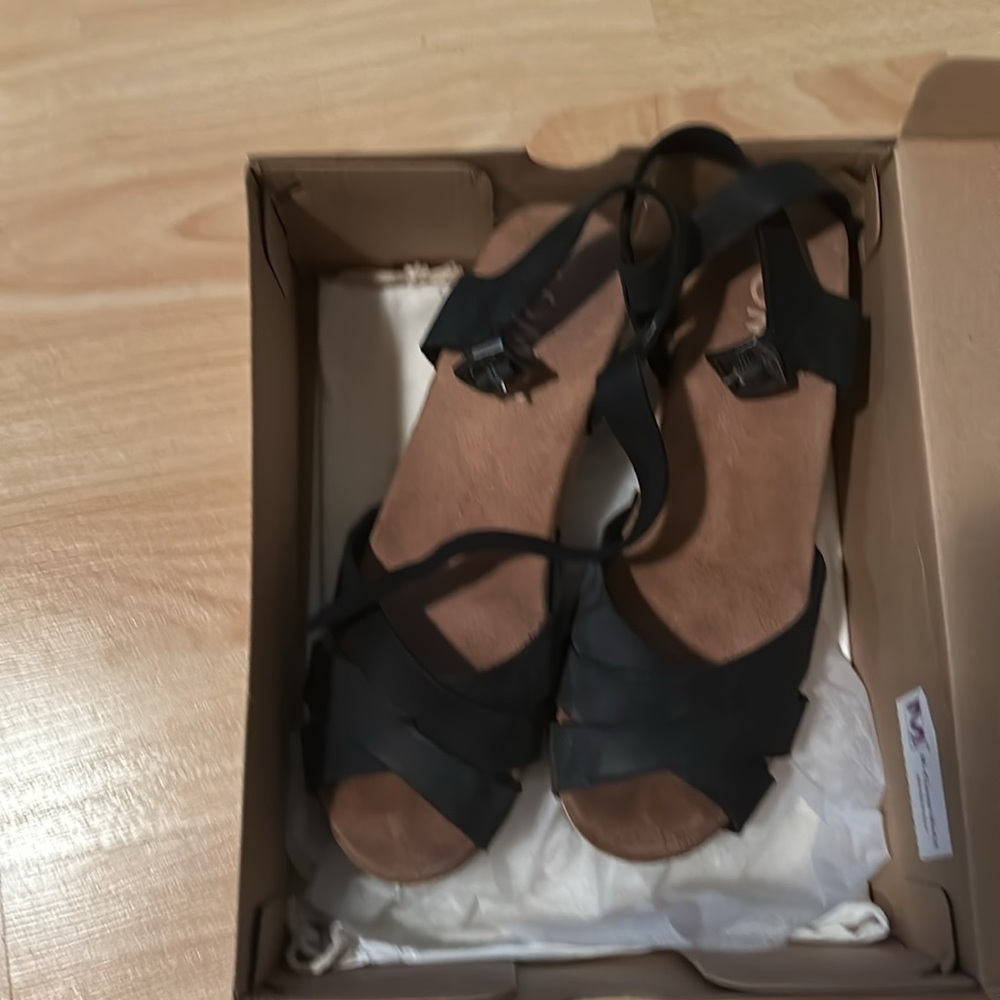 TOMS Black Beatrix Clog Sandals - Picture 4 of 8